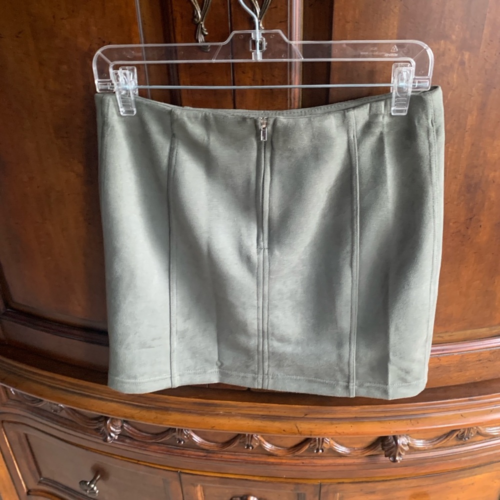 Mini skirt - Picture 2 of 2